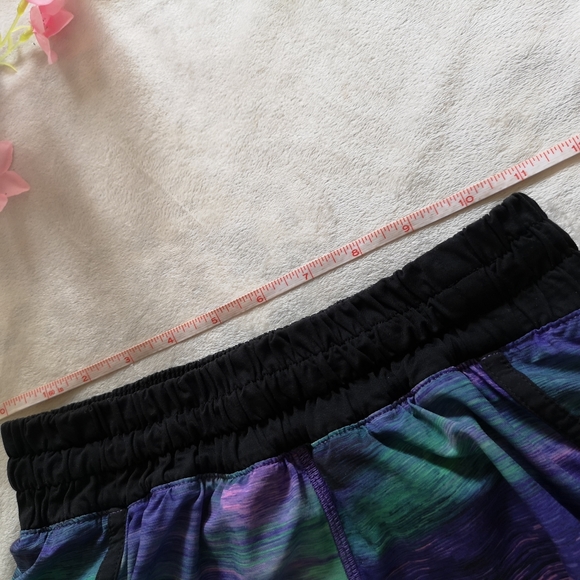 Lululemon Drop It Low ShortRio Nights Multi / Black Size 4 - Picture 16 of 17